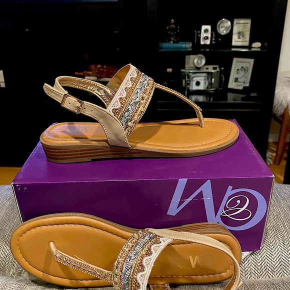 Jeweled Thong Sandals, 1” stacked heel, lotta sparkle, Size 6.5, New in Box - Picture 3 of 10